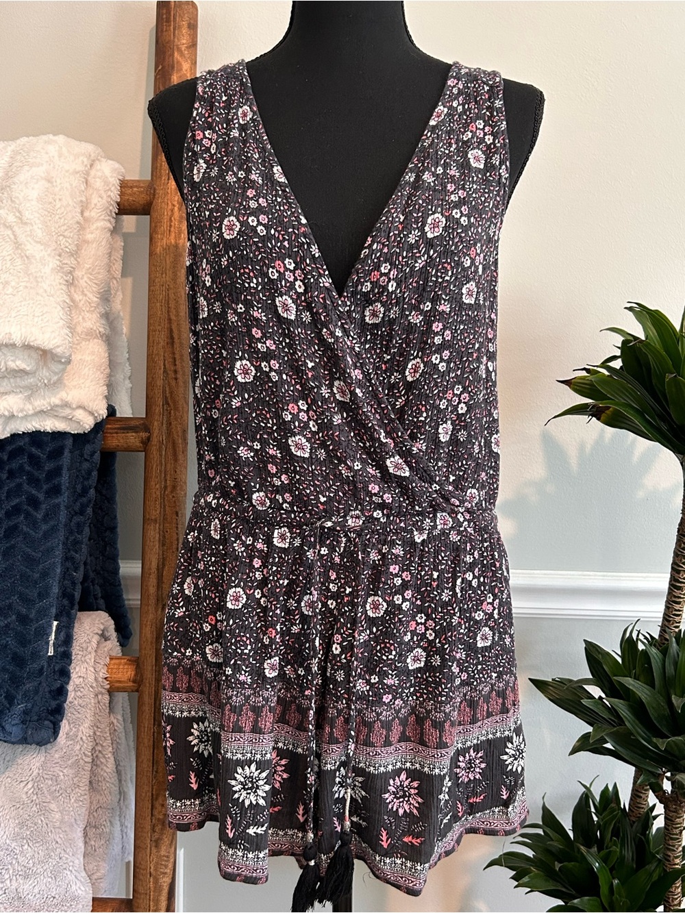 American Eagle Outfitters Black Floral Top with Pink and Cream Accents Size L